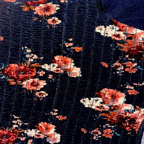 #12 Rewind XS , soft blouse with pleated lid section front and back - Picture 5 of 5